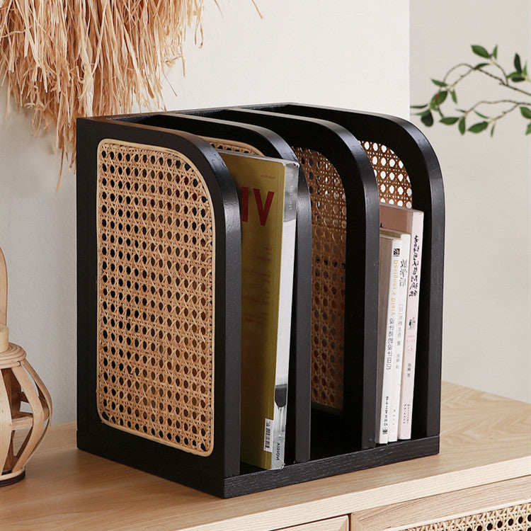 Libreria in legno e rattan