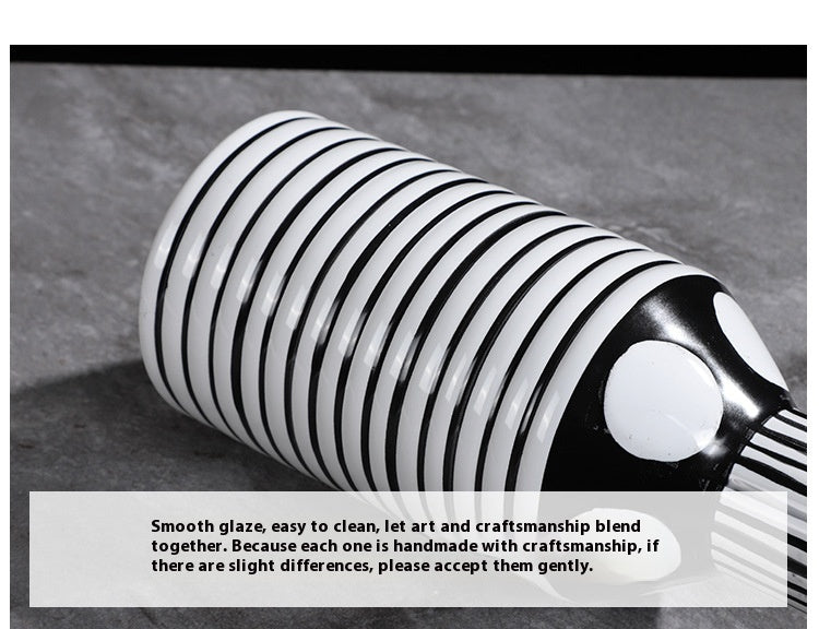 Vaso ceramica righe bianche