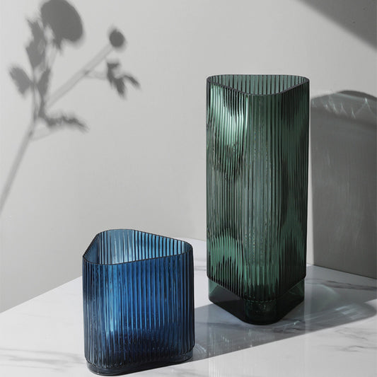 Vaso alto verde scuro a righe