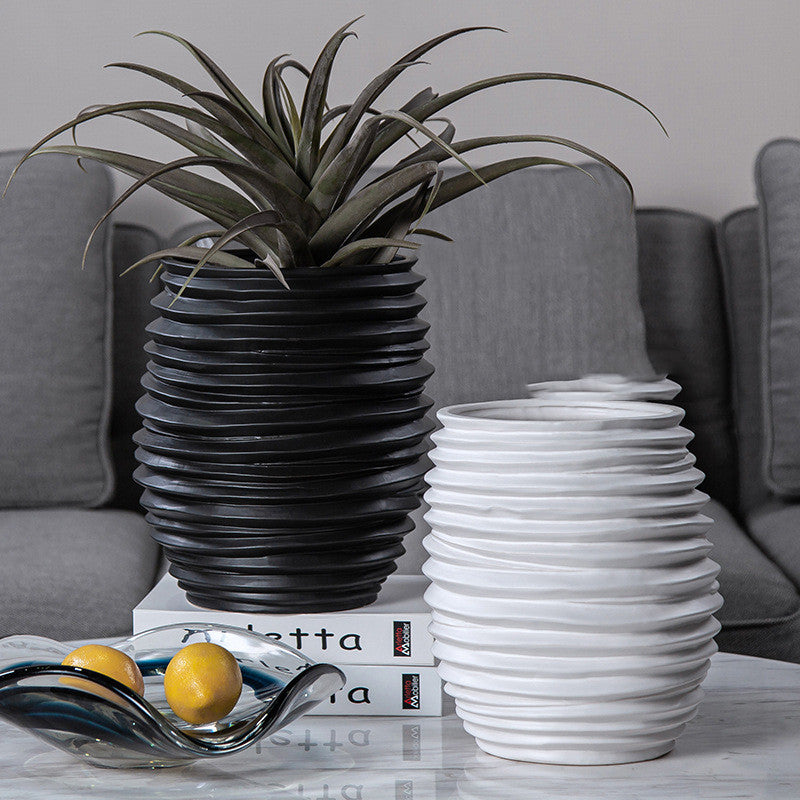 Vaso geometrico bianco-nero
