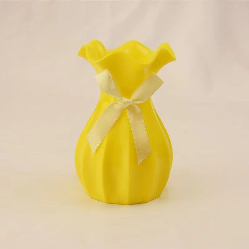 Vaso con fiori secchi