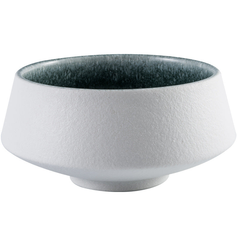 Ciotola ceramica nordica con piedi