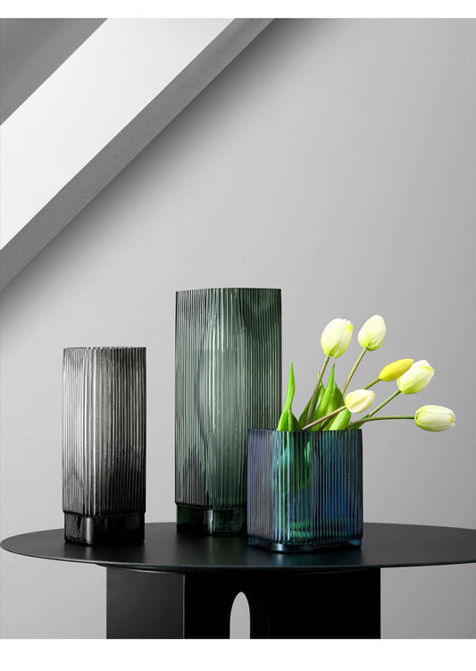 Vaso alto verde scuro a righe