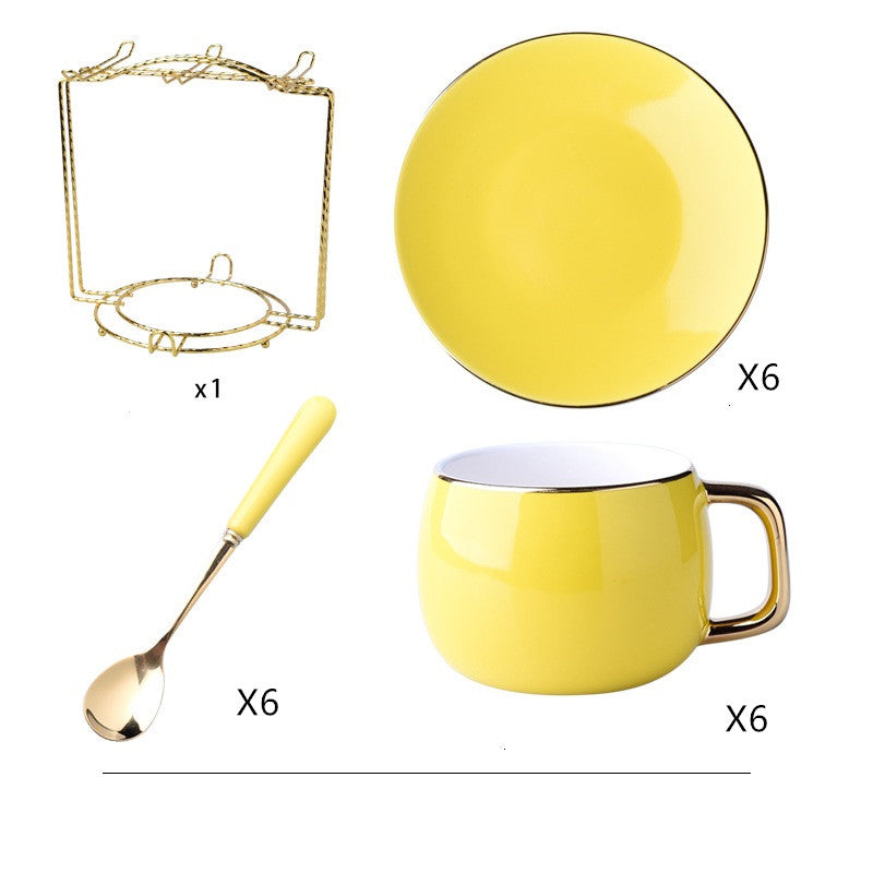 Tazza di ceramica con oro