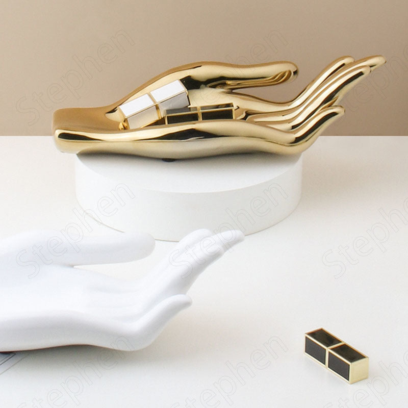 Scultura mano moderna