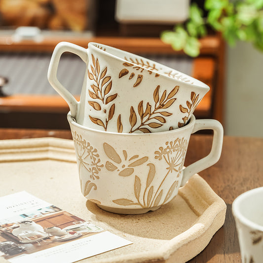 Tazze bianche decorate foglie ocra