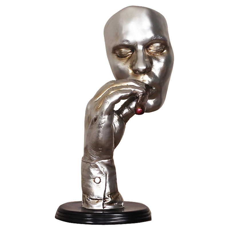 Scultura in marmo uomo che fuma