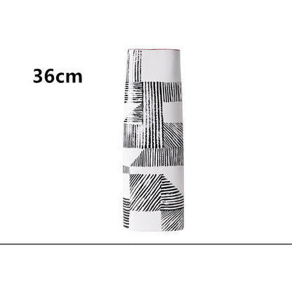 Vaso nordico con linee dipinte