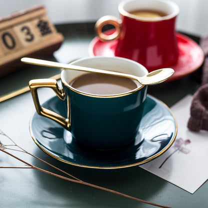 Tazza da caffè con piattino verde