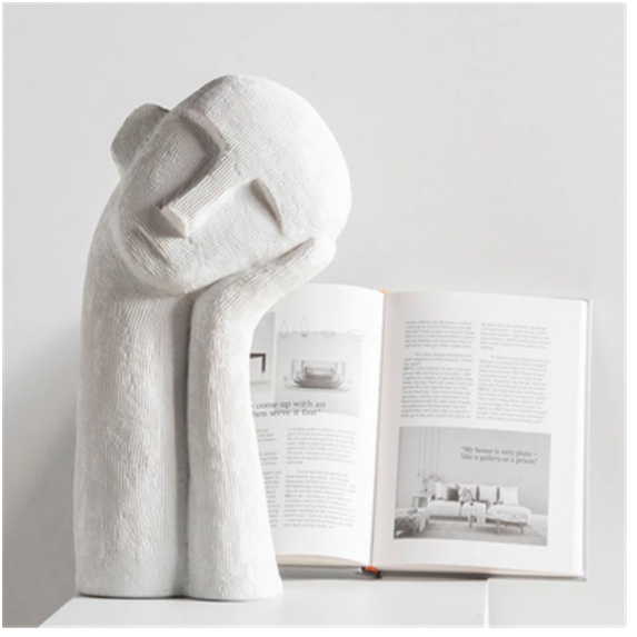 Statuetta ragazzo minimalista