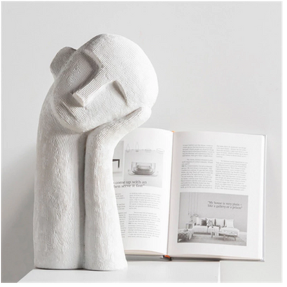 Statuetta ragazzo minimalista