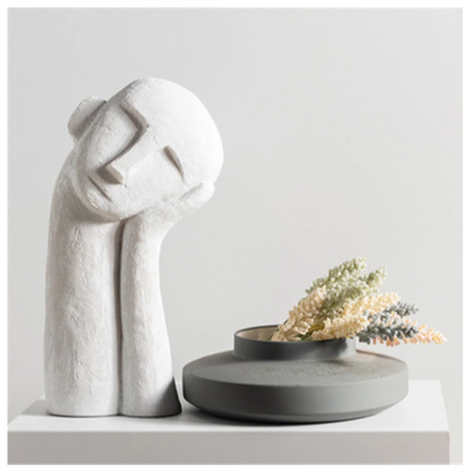 Statuetta ragazzo minimalista