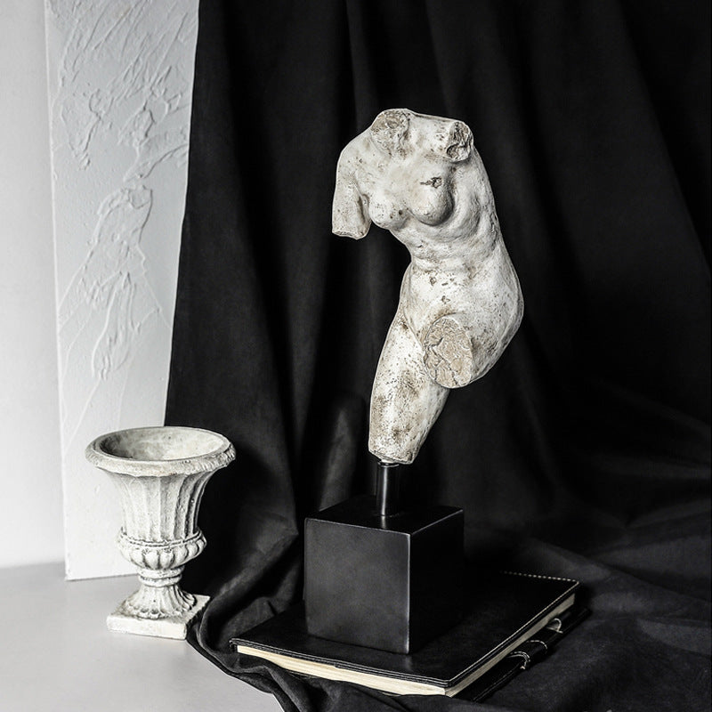 Scultura in gesso decorativa