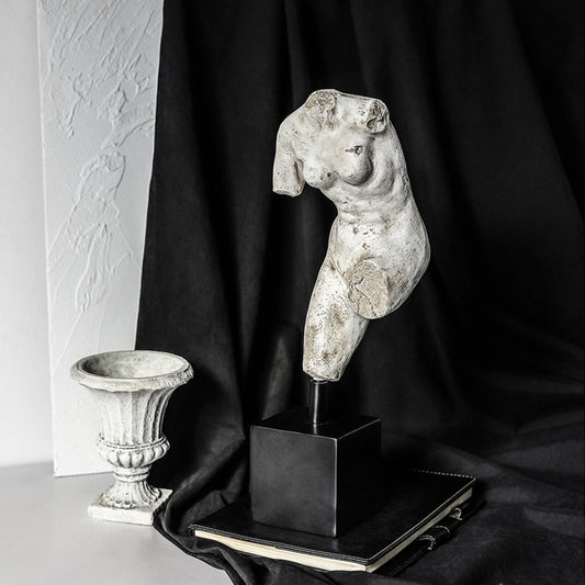 Scultura in gesso decorativa