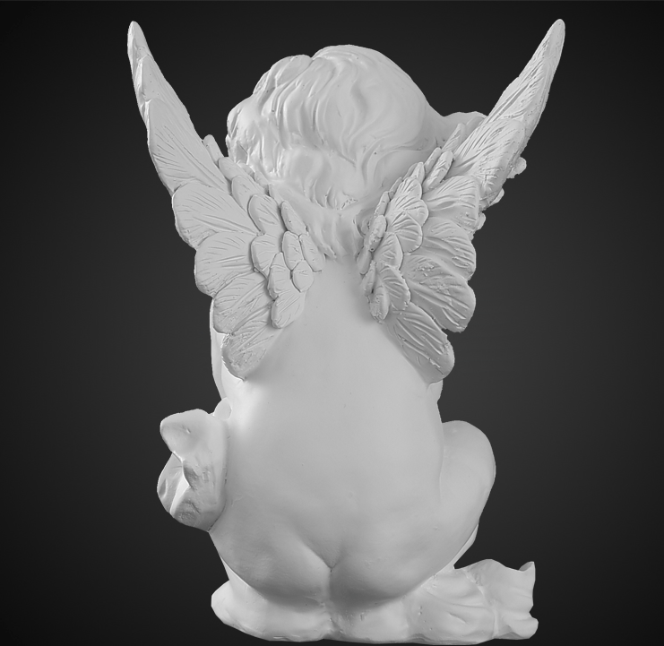Cherubino seduto con fiore