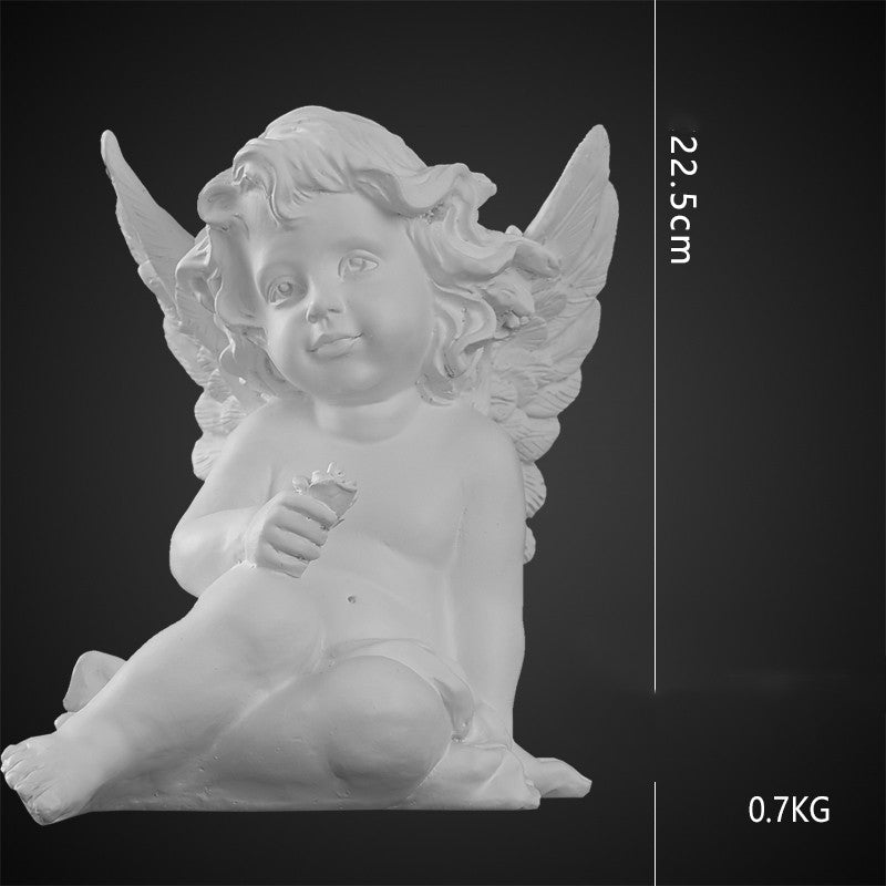 Cherubino seduto con fiore
