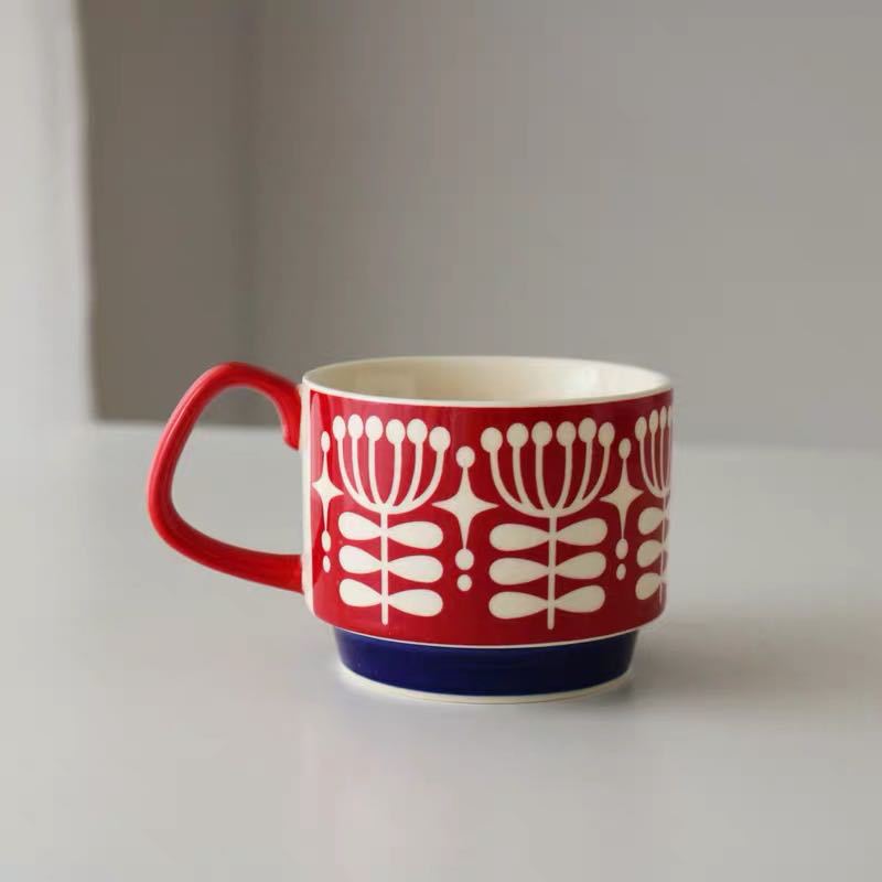 Tazza di ceramica retrò con fiori