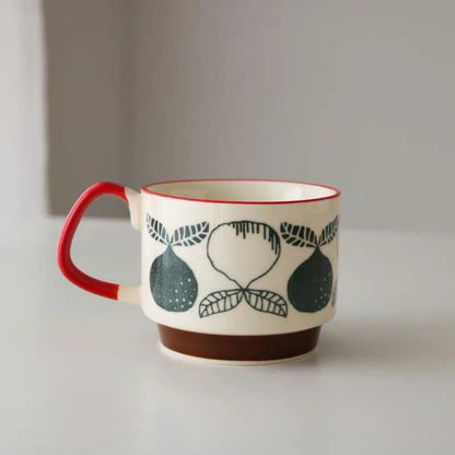 Tazza di ceramica retrò con fiori