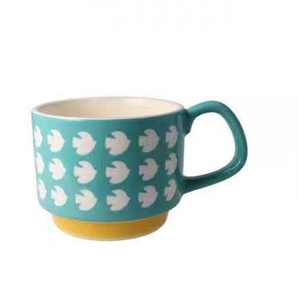 Tazza di ceramica retrò con fiori