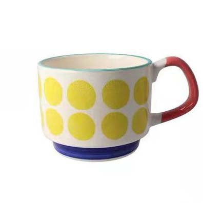 Tazza di ceramica retrò con fiori