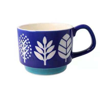Tazza di ceramica retrò con fiori