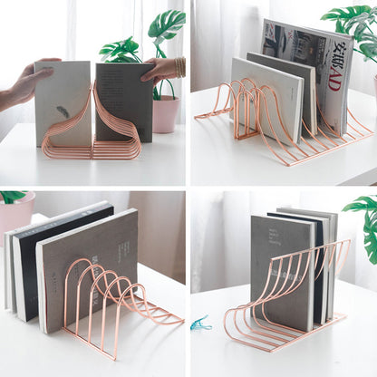 Reggilibri metallico con archi ondulati