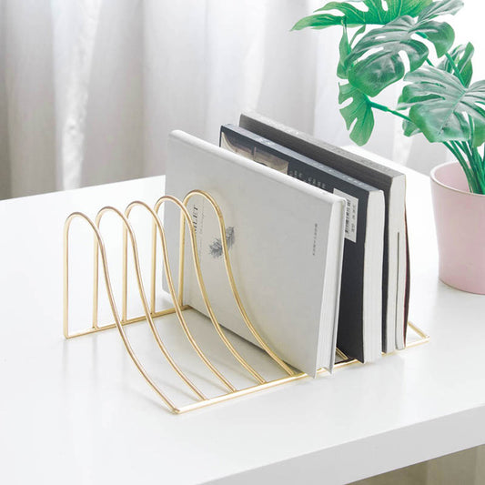 Reggilibri metallico con archi ondulati