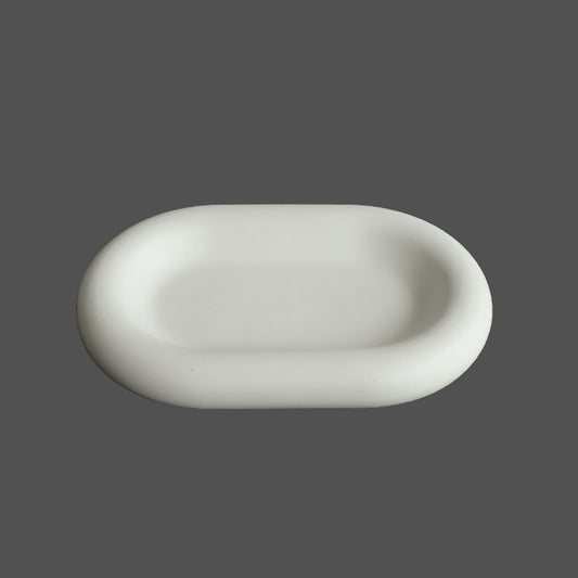 Piatto ovale bianco con puntini neri
