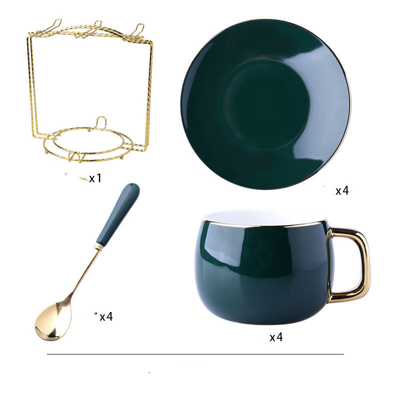 Tazza di ceramica con oro