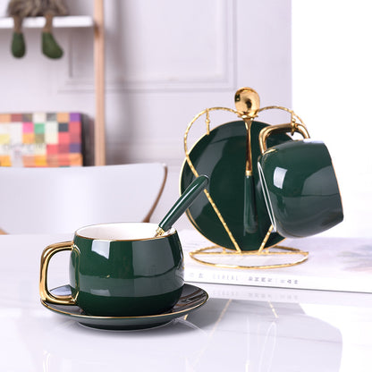 Tazza di ceramica con oro