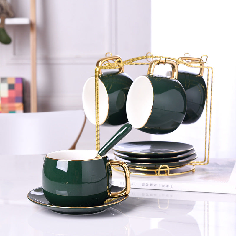 Tazza di ceramica con oro