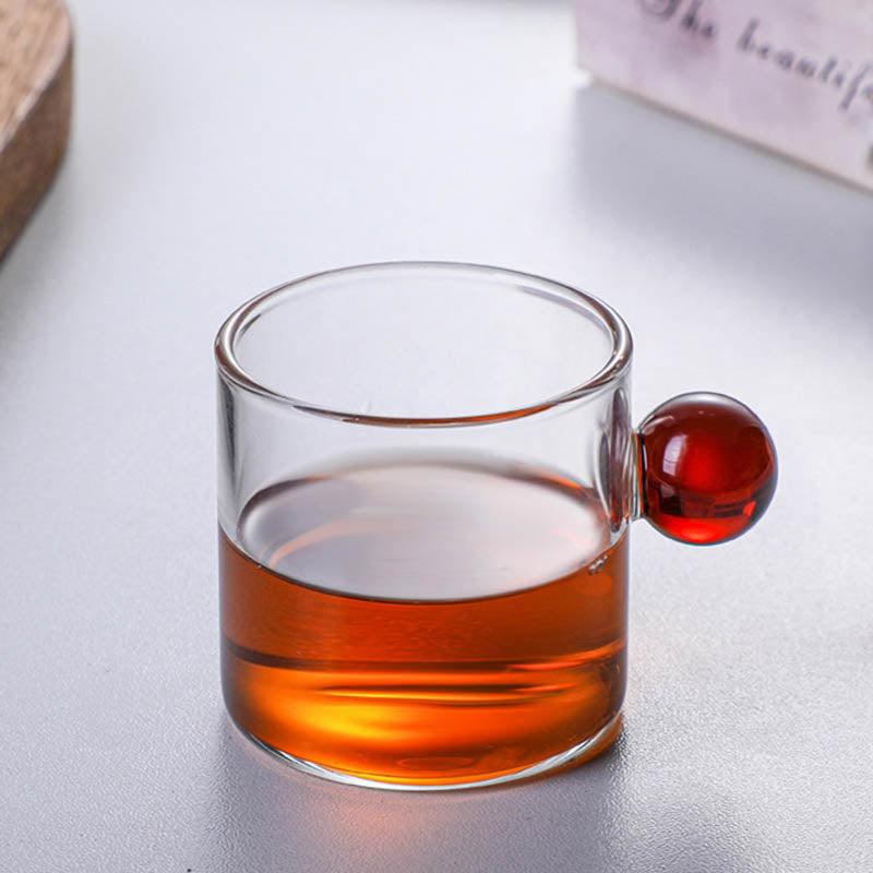 Tazza in vetro con manico sferico