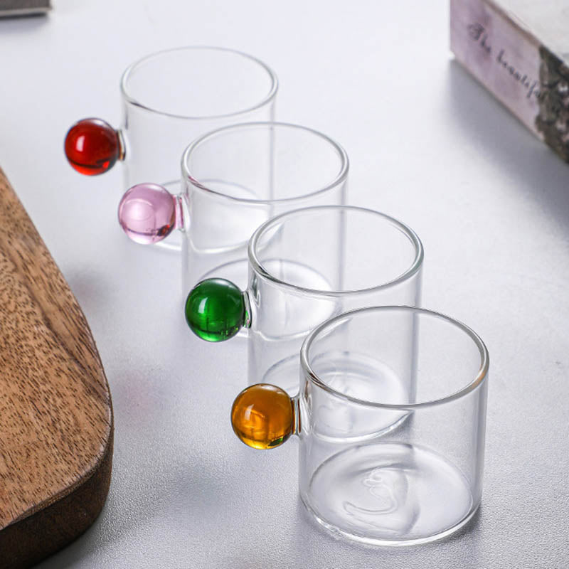 Tazza in vetro con manico sferico