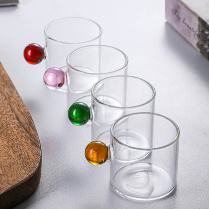Tazza in vetro con manico sferico