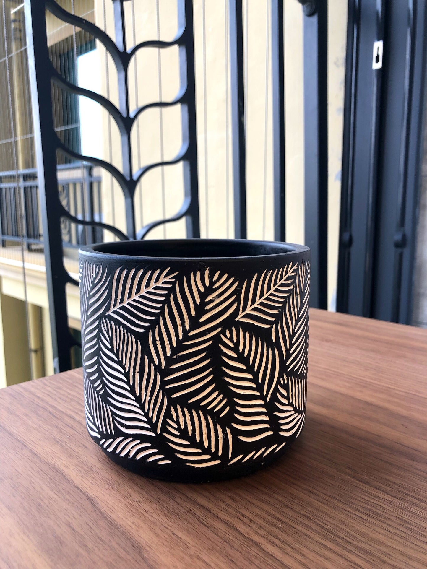 Vaso cemento scolpito