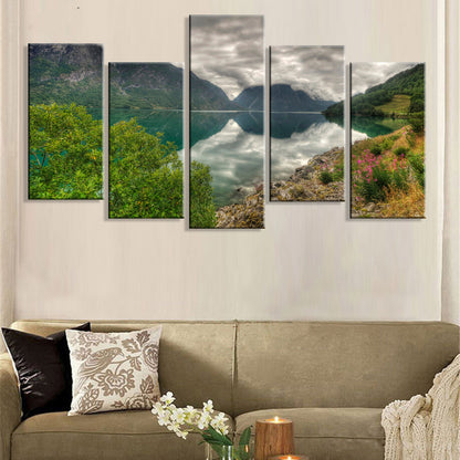Quadro su tela Lago di montagna al tramonto