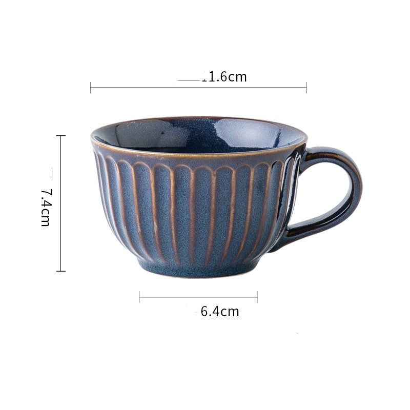 Tazza con cucchiaio colorato