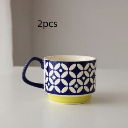 Tazza di ceramica retrò con fiori