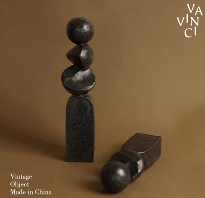 Scultura astratta nera