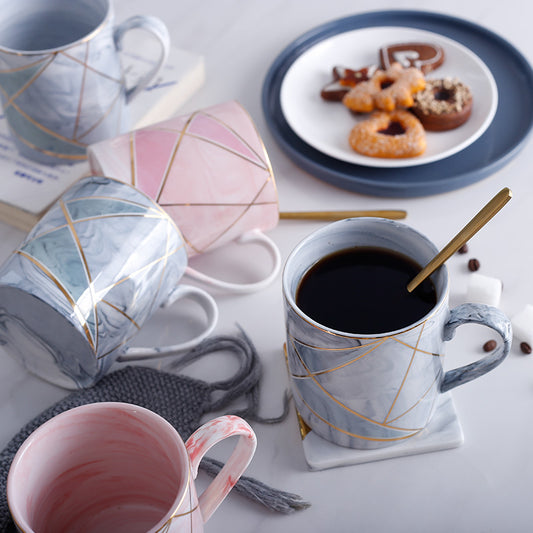 Tazza porcellana marmorizzata linee dorate