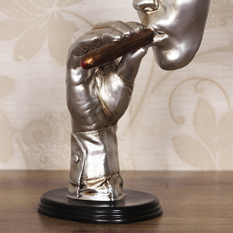 Scultura in marmo uomo che fuma