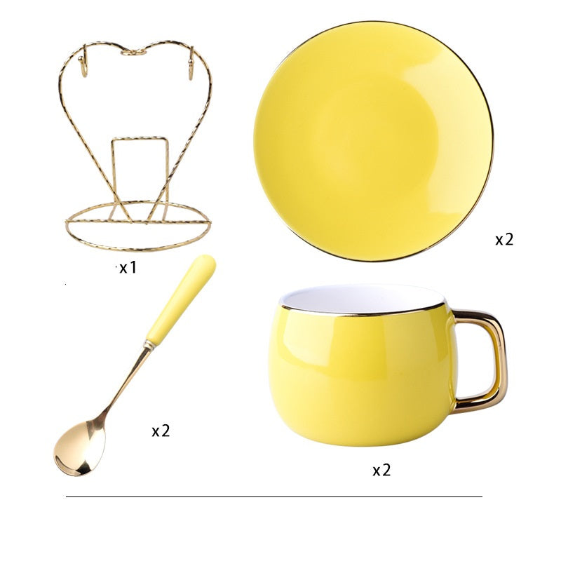 Tazza di ceramica con oro