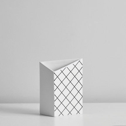 Vaso geometrico in ceramica