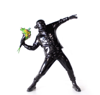 Scultura ragazzo con fiori