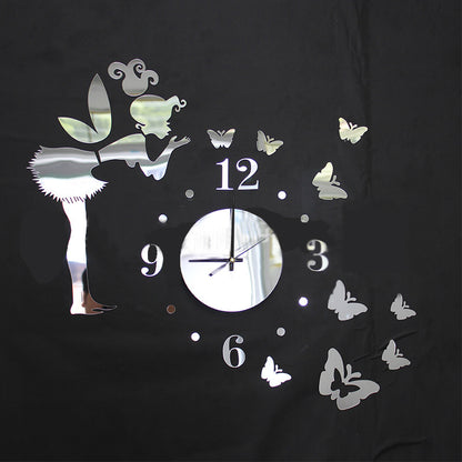 Orologio da parete Donna con farfalle dorata