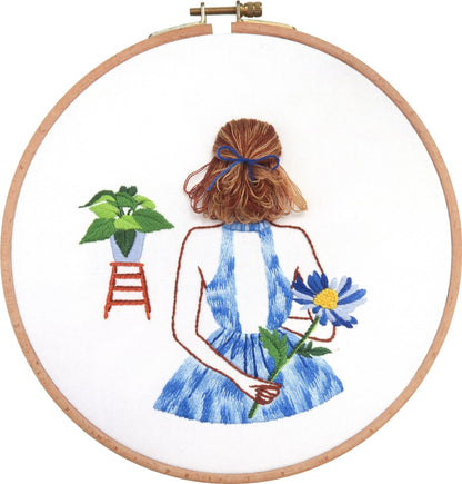 Quadro ricamato danza tra fiori