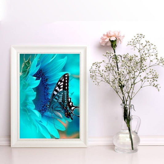 Quadro su tela Farfalla su fiore blu