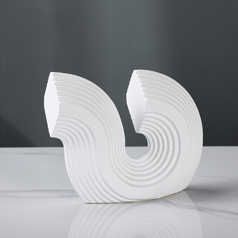 Ornamento in ceramica geometrico