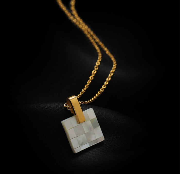 Collana conchiglia quadrata