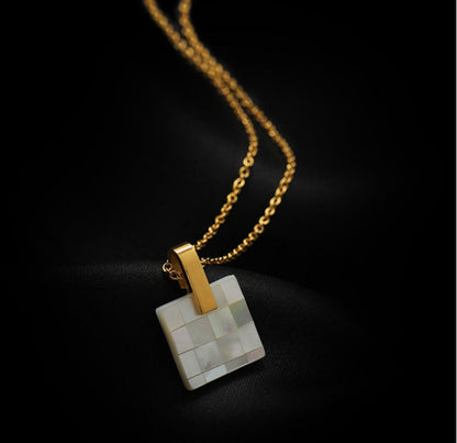 Collana conchiglia quadrata